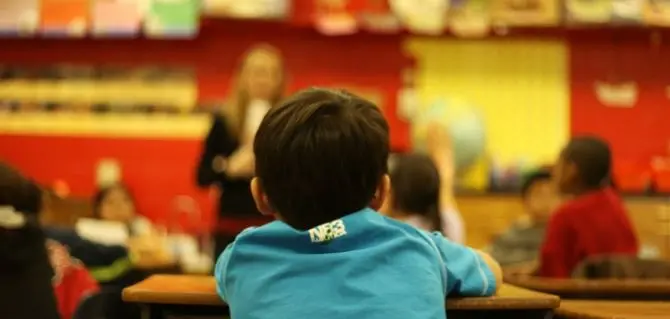 Violenze sui bambini in una scuola del Catanzarese, sospese due maestre