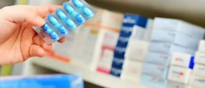 Farmaci rubati e rivenduti in nero, blitz nel Catanzarese: arresti e sequestri