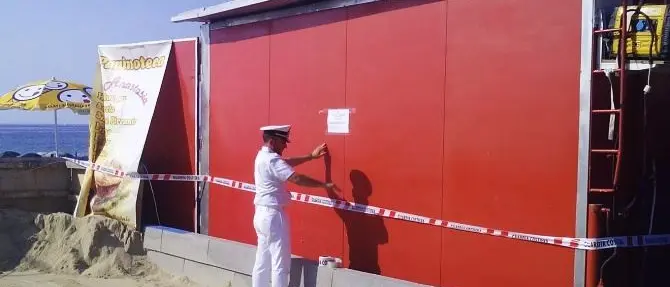 Locale abusivo a due passi dal mare, sequestri a Vibo Marina