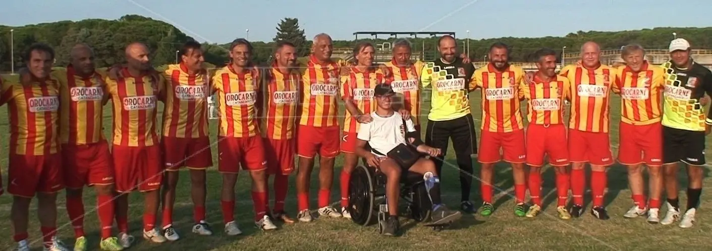 Sport e solidarietà, le vecchie glorie del calcio calabrese scendono in campo