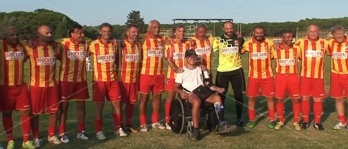 Sport e solidarietà, le vecchie glorie del calcio calabrese scendono in campo