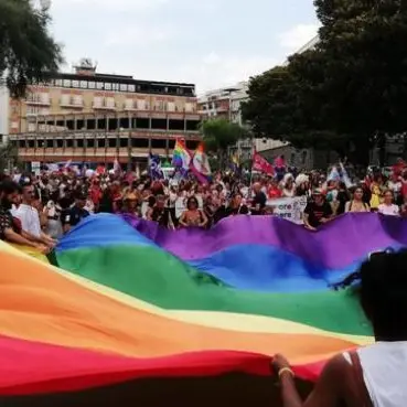 Il Gay Pride colora lo Stretto, in duemila sfilano a Reggio Calabria