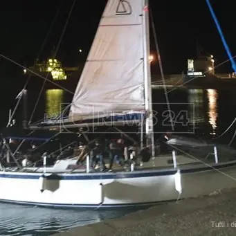 Nuovo sbarco a Crotone, intercettato veliero con 31 migranti iracheni
