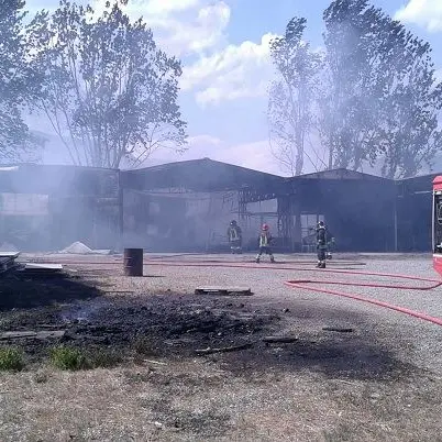 Incendi nell'alto Jonio cosentino: traffico veicolare e ferroviario in tilt