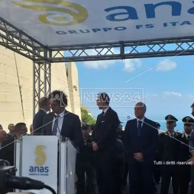 Toninelli “riapre” la Joppolo-Coccorino: «Giorno storico ma Oliverio non c’è»