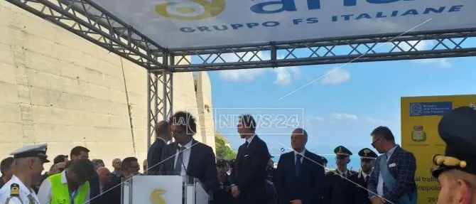 Toninelli “riapre” la Joppolo-Coccorino: «Giorno storico ma Oliverio non c’è»