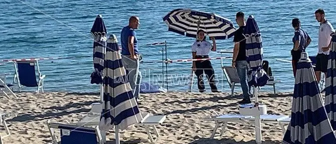 Ritrovato il cadavere di un uomo sulla spiaggia di Soverato