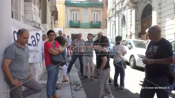 Reggio, sit-in strutture psichiatriche: lavoratori ancora senza stipendio