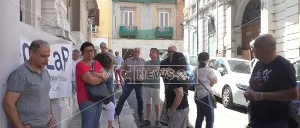 Reggio, sit-in strutture psichiatriche: lavoratori ancora senza stipendio