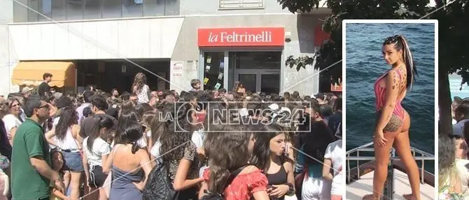 Cosenza, fans in delirio per l'arrivo di Elettra Lamborghini