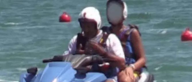 Figlio di Salvini su moto d'acqua della polizia. Lui si scusa: «Errore da papà»