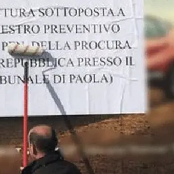 Tirreno cosentino, archiviata la maxi inchiesta sui cartelloni pubblicitari