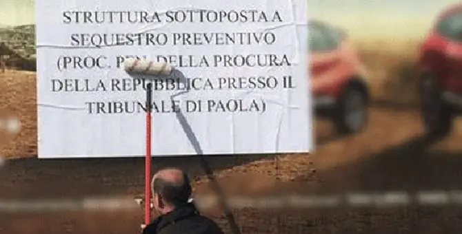 Tirreno cosentino, archiviata la maxi inchiesta sui cartelloni pubblicitari