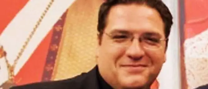 «Tua madre doveva abortirti»: inquietanti minacce a prete giornalista