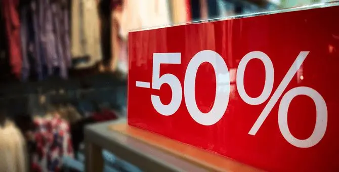 Saldi, a Cosenza spesi 220 euro a famiglia. Il 35% guarda ma non compra