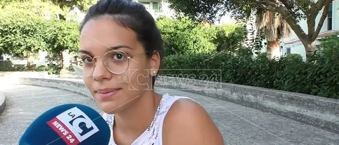A 14 anni, diabetica, Simona sfida a nuoto lo Stretto: «Nessun timore»