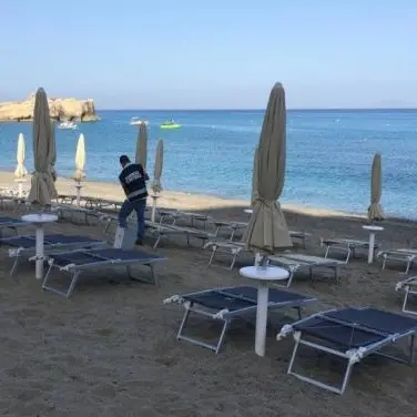 Ombrelloni abusivi, sequestrati diversi lidi tra Tropea e Ricadi