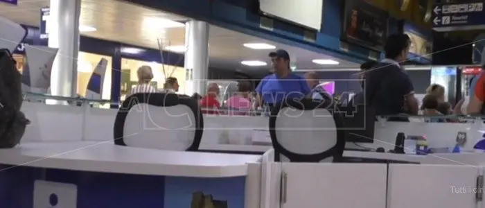 Infopoint turistico “chiuso per ferie”, le bugie della Sacal e un servizio che ancora non c’è