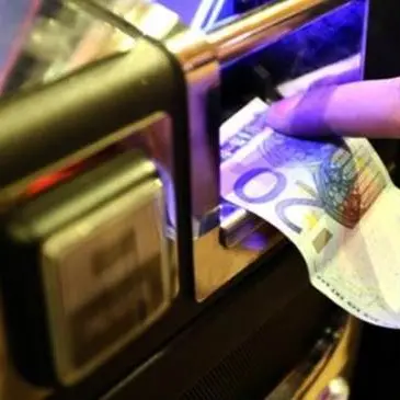 Scommesse illegali al circolo ricreativo, 100mila euro di sanzioni