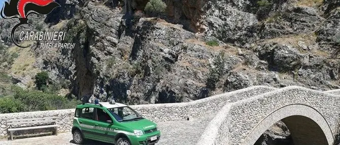 Raganello, violano i sigilli sul Ponte del Diavolo e postano i selfie: denunciati