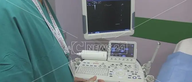 Aborti, l'unico medico non obiettore è in ferie: un mese d'attesa a Cosenza