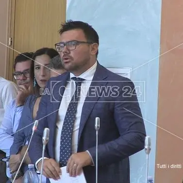 Cosenza, Ambrogio: «Meglio il dissesto che tagliare i servizi sociali»