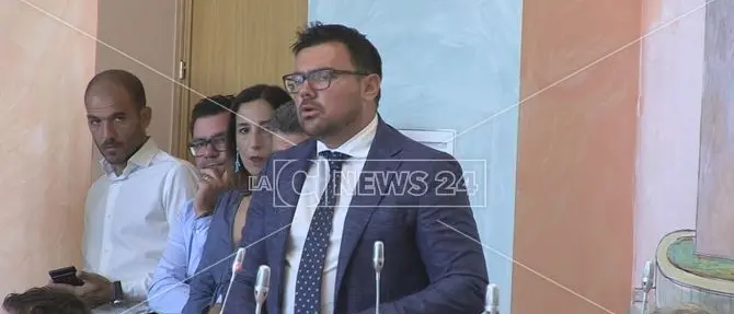 Cosenza, Ambrogio: «Meglio il dissesto che tagliare i servizi sociali»