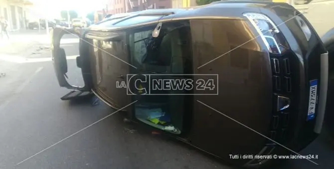 Nuovo incidente sulla statale 106, scontro tra due auto a Guardavalle