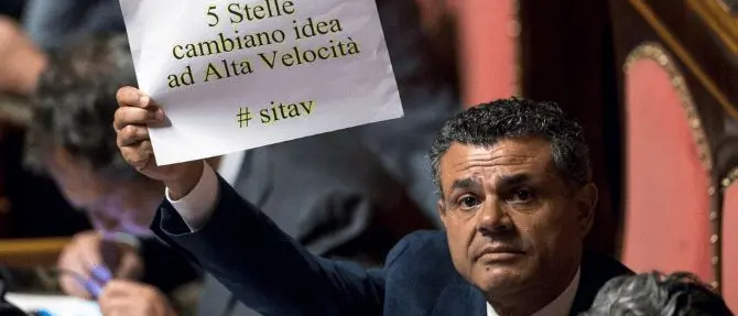 Il Senato dice Sì alla Tav, il M5s vota contro il proprio governo: è caos