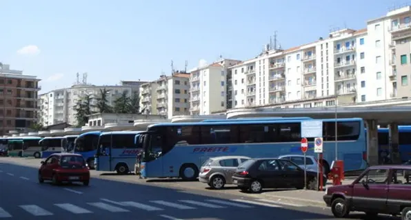 La paura all’autostazione di Cosenza e l’aiuto di una giovane coppia di sconosciuti: «Vorrei ritrovarli e stringere loro la mano»\n