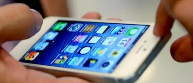 Cellulari e tumori: «L'uso eccessivo aumenta rischi? Nessuna prova»