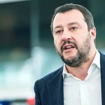 Salvini a Soverato, il sindacato di polizia lo accoglie con cento lenzuola di benvenuto
