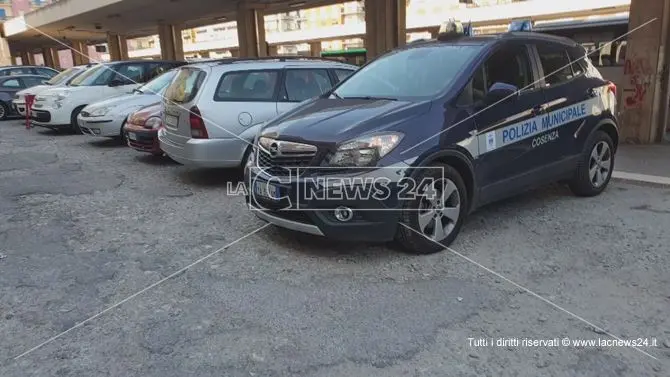 Crimini e degrado all'autostazione di Cosenza: blitz della polizia municipale