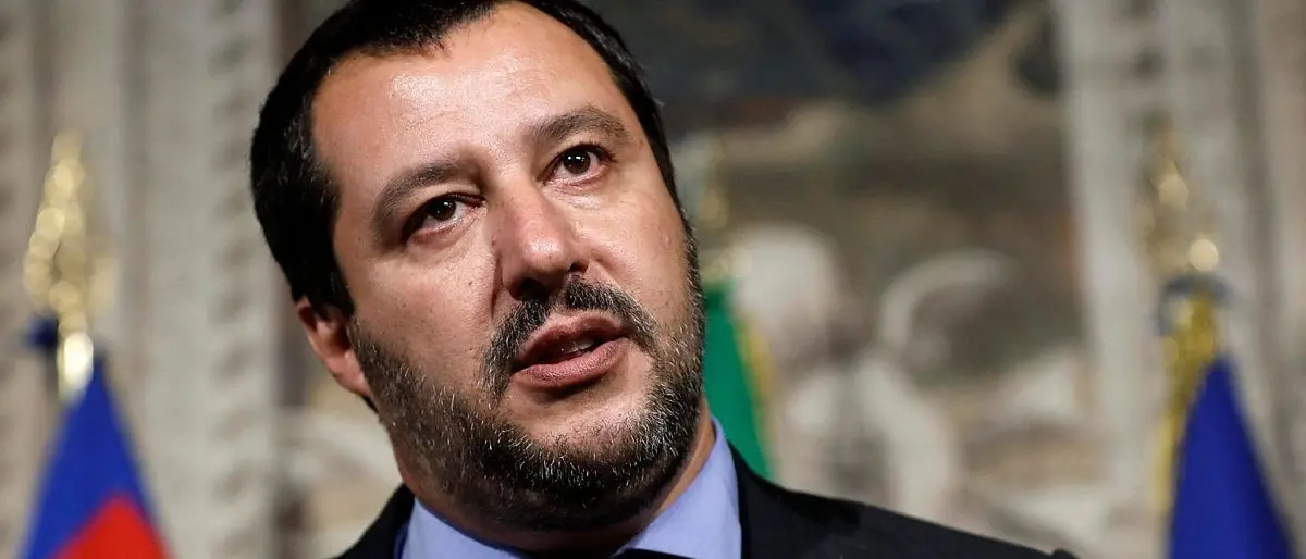 Salvini a Soverato, specchio d'acqua blindato: vietati bagni e pesca