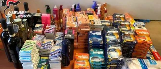 Maxi furto in un supermercato a Siderno, tre arresti