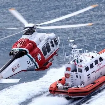 Rischiano di affondare per un’avaria, salvati dalla guardia costiera