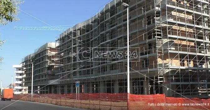 A Corigliano-Rossano un intero quartiere ostaggio di un cantiere abbandonato