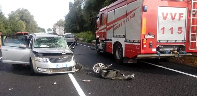 Polistena, grave incidente stradale fra un'auto e un furgone: due feriti