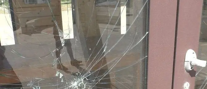 L’ufficio turistico di Corigliano-Rossano in preda ai vandali