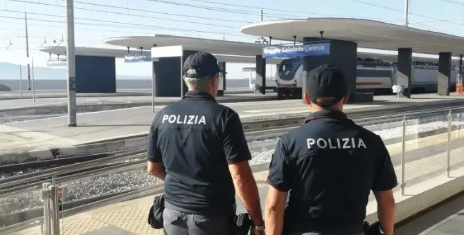 Controlli a tappeto su treni e stazioni calabresi: sanzioni e denunce