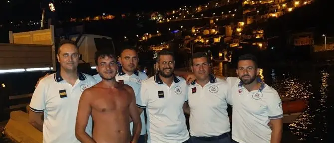 Scilla, si allontana con il materassino e scompare: ritrovato nella notte