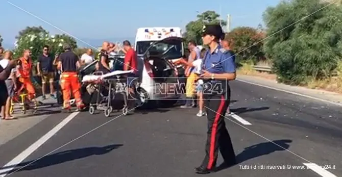 Ennesimo incidente sulla statale 106 a Roccella, cinque feriti