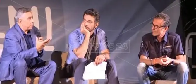 L’attore Giuseppe Zeno tra gli ulivi di Santo Gioffrè