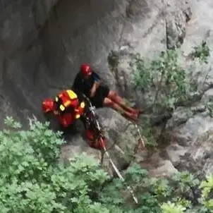 Civita ricorda le vittime del Raganello. Un anno dopo il dolore scorre ancora nelle Gole