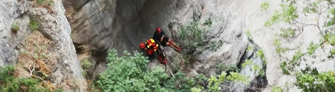 Civita ricorda le vittime del Raganello. Un anno dopo il dolore scorre ancora nelle Gole