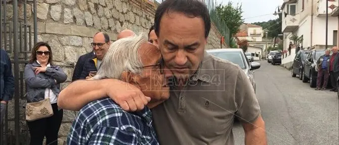 L’esilio che separa Lucano dall’anziano papà: «Sperava di vedermi tornare»