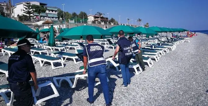 Controlli in spiaggia nel Reggino, sequestri e un arresto