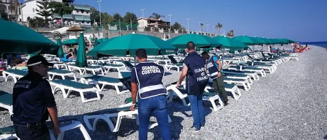 Controlli in spiaggia nel Reggino, sequestri e un arresto