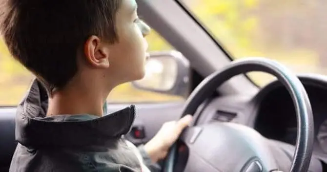 A 8 anni in autostrada a 140 all'ora: «Volevo solo guidare un po’»