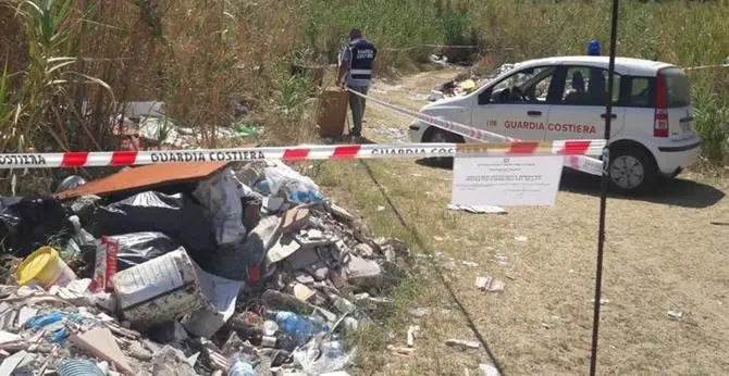 Sequestrata a Pizzo discarica abusiva a pochi passi dal mare